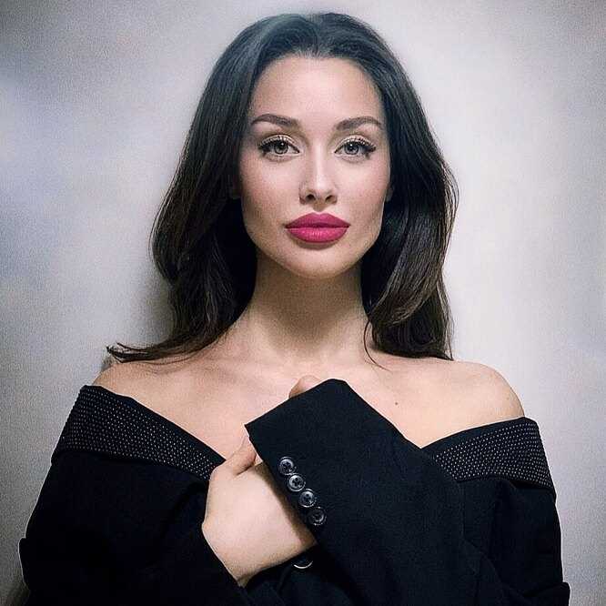 Почему двойники Анджелины Джоли так популярны в социальных сетях?